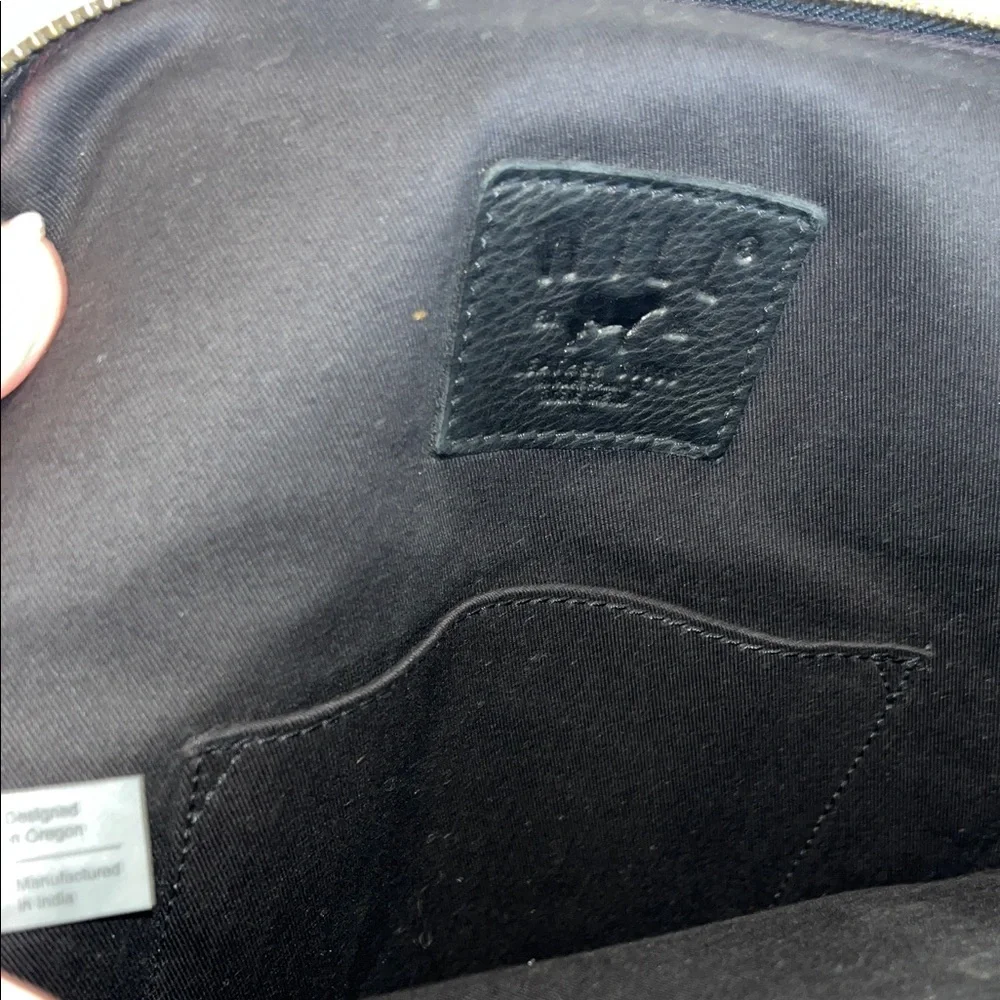 Will Leathergoods Commuter Sling Pack - Picture 14 of 16